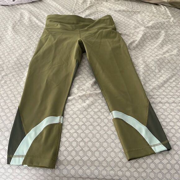 Lululemon pace rival crop with colorblock sz 6 - Picture 1 of 5